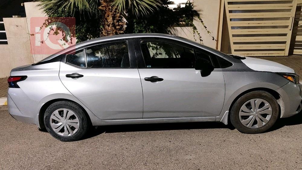 نيسان فيرسا